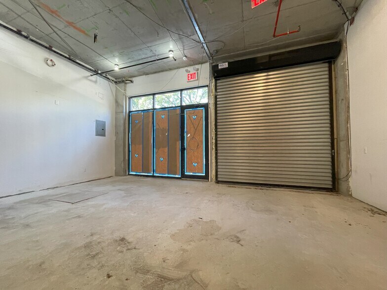22 Frost St, Brooklyn, NY à louer - Photo de l’immeuble – Image 2 sur 5