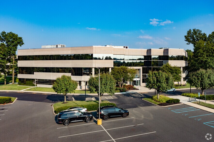 200 Lake Dr E, Cherry Hill, NJ à louer - Photo de l’immeuble – Image 3 sur 9