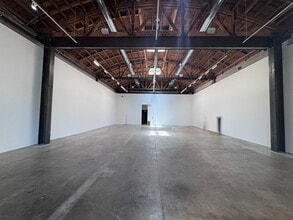 821-835 E 3rd St, Los Angeles, CA à louer Photo intérieure– Image 1 sur 4