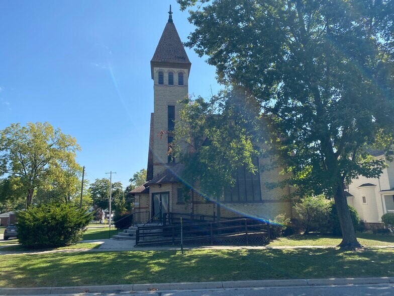 534 N State St, Alma, MI à vendre - Photo de l’immeuble – Image 2 sur 21
