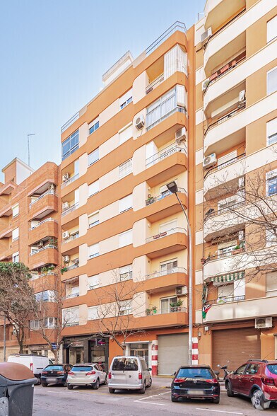 Immeuble residentiel dans València, Valencia à vendre - Photo de l’immeuble – Image 2 sur 2
