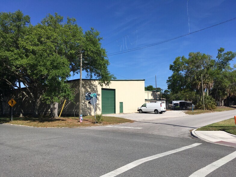 203 W 1st St, Apopka, FL à louer - Photo de l’immeuble – Image 2 sur 2