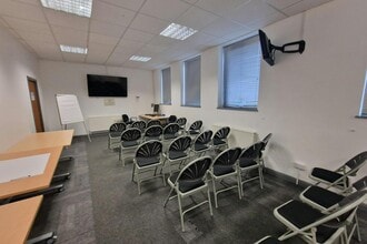 Priestley Rd, Basingstoke à louer Photo intérieure– Image 2 sur 5