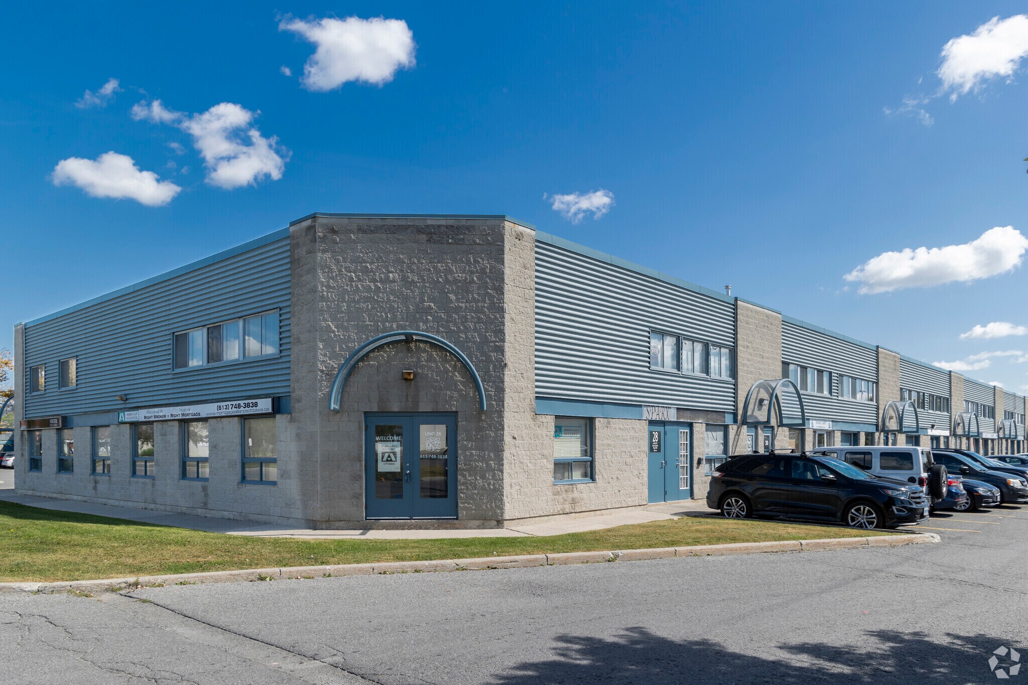 1010 Polytek St, Gloucester, ON à vendre Photo principale– Image 1 sur 18