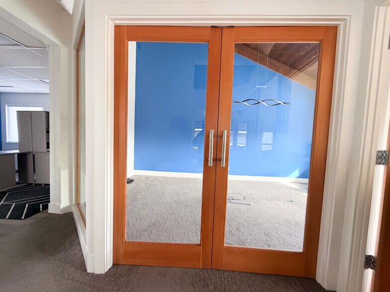 644 N Santa Cruz Ave, Los Gatos, CA à louer - Photo de l’immeuble – Image 3 sur 13