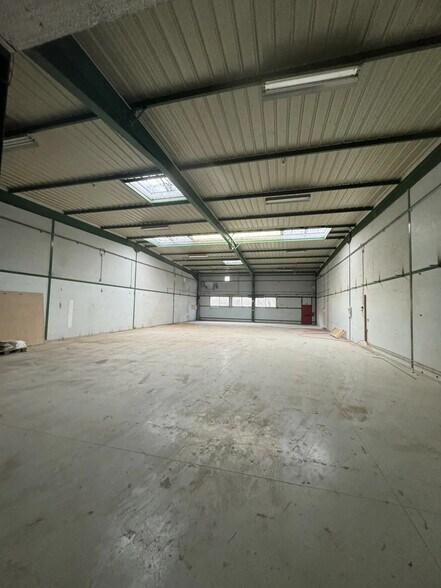 Local d’activités dans Lognes à louer - Photo intérieure – Image 2 sur 4