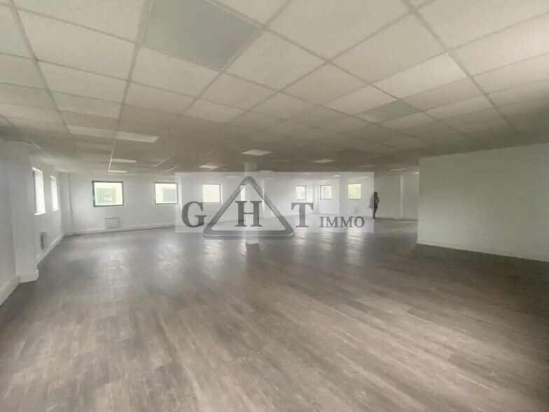 Bureau dans Viry-Châtillon à louer - Photo intérieure – Image 2 sur 5