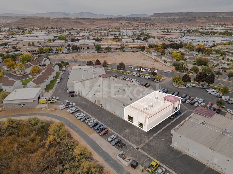 476 E Riverside Dr, Saint George, UT à louer - Photo de l’immeuble – Image 2 sur 8