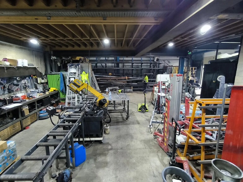 Local d'activités dans SAINT-OUEN-L'AUMONE à vendre - Photo intérieure – Image 2 sur 6