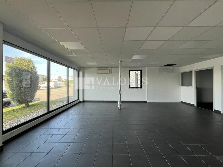 57 Avenue Carnot, Neuville-sur-Saône à louer - Photo de l’immeuble – Image 3 sur 9