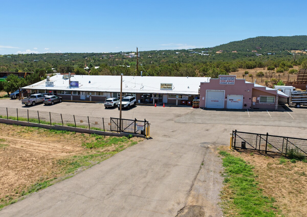 1342 E Old Highway 66, Tijeras, NM à vendre Photo de l’immeuble– Image 1 sur 15