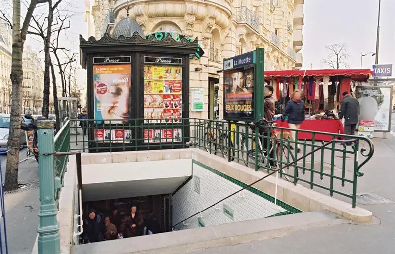 Local commercial dans Paris à louer - Photo de l’immeuble – Image 1 sur 6