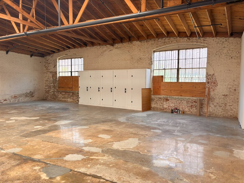 664 S Anderson St, Los Angeles, CA à louer - Photo de l’immeuble – Image 3 sur 5