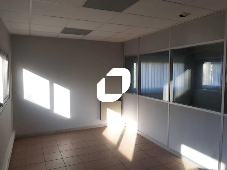 Bureau dans Marcoussis à louer - Photo de l’immeuble – Image 2 sur 4