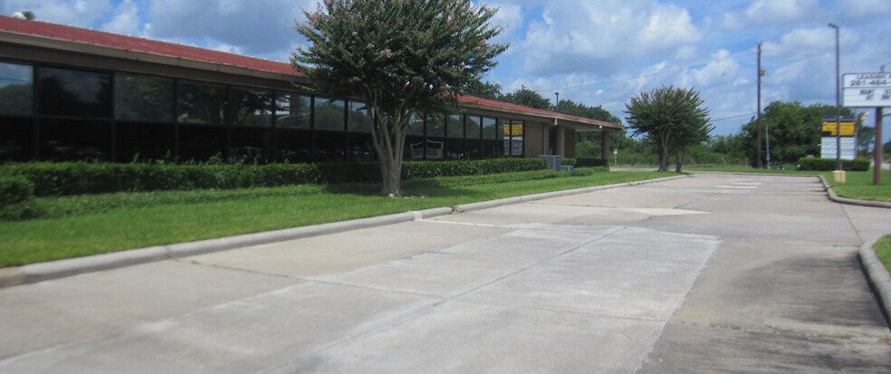 13630 Beamer Rd, Houston, TX à louer - Photo de l’immeuble – Image 3 sur 7