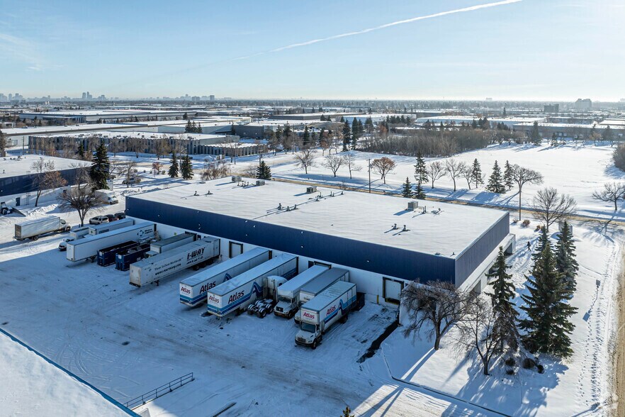 16636-16644 117 Av NW, Edmonton, AB à louer - Aérien – Image 2 sur 3