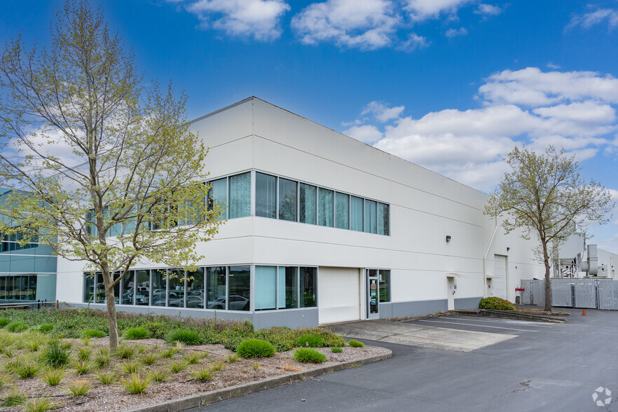 2277 Pine View Way, Petaluma, CA à louer - Photo de l’immeuble – Image 3 sur 7