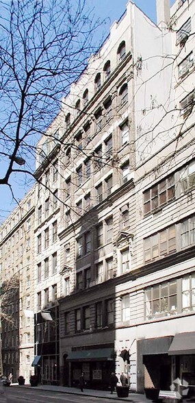 29 E 10th St, New York, NY à louer - Photo de l’immeuble – Image 3 sur 24