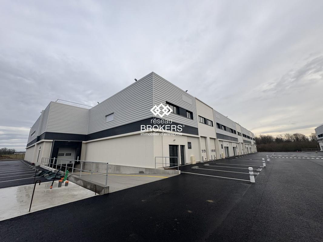 Industriel/Logistique dans Saint-Aignan-Grandlieu à louer Photo de l’immeuble– Image 1 sur 2