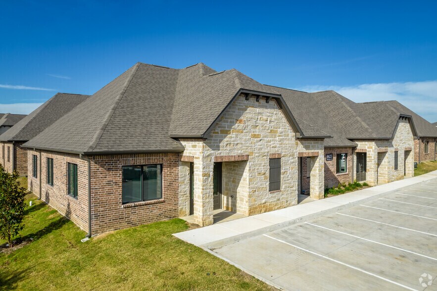 4425 Plano Pky, Carrollton, TX à louer - Photo de l’immeuble – Image 3 sur 11