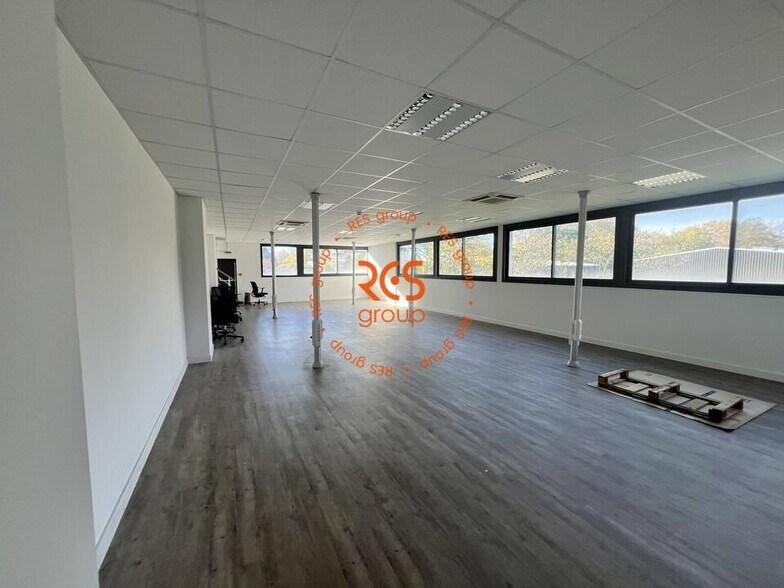 Local commercial dans Gradignan à vendre - Photo de l’immeuble – Image 1 sur 8