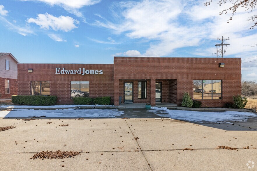 2350-2360 McKown Dr, Norman, OK à louer - Photo de l’immeuble – Image 3 sur 20