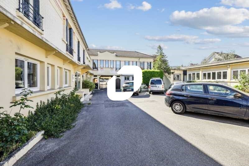 Bureau dans Nanterre à louer - Photo de l’immeuble – Image 2 sur 16