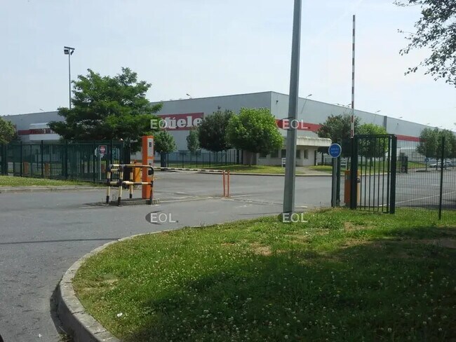 Plus de détails pour Industriel/Logistique à louer