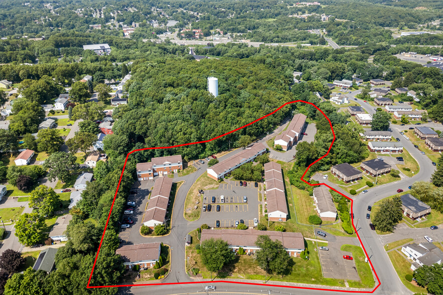 541 Pierpont Rd, Waterbury, CT à vendre - Photo de l’immeuble – Image 3 sur 34