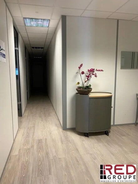 Bureau dans Gardanne à louer - Photo de l’immeuble – Image 3 sur 6
