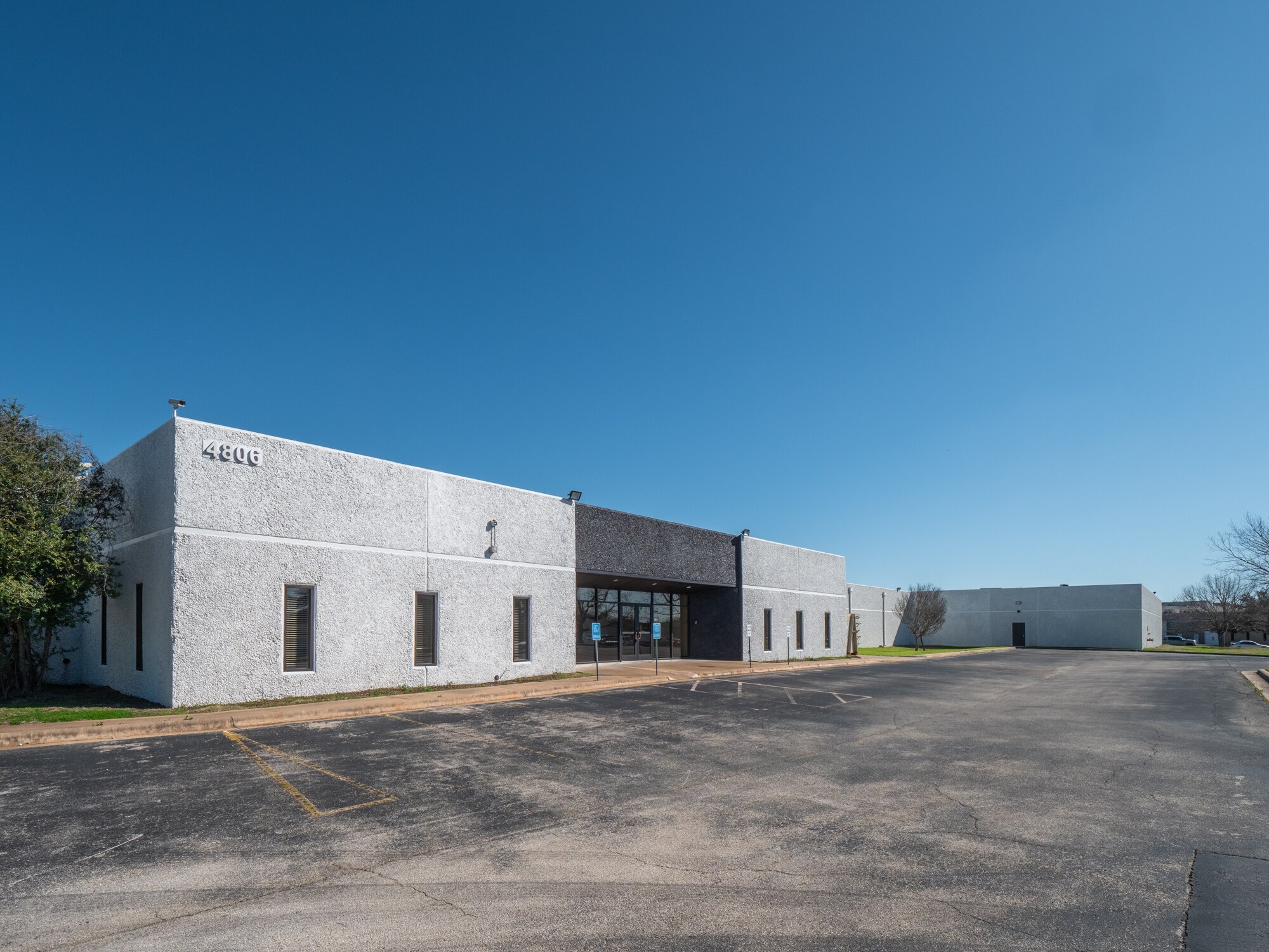 4806 Commercial Park Dr, Austin, TX à louer Photo de l’immeuble– Image 1 sur 16