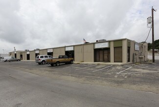 Plus de détails pour 7102-7176 Oaklawn Dr, San Antonio, TX - Local d'activités à louer