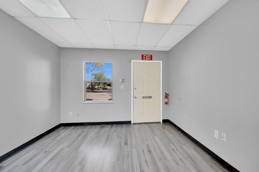 550 Balmoral Cir N, Jacksonville, FL à louer - Photo de l’immeuble – Image 3 sur 8