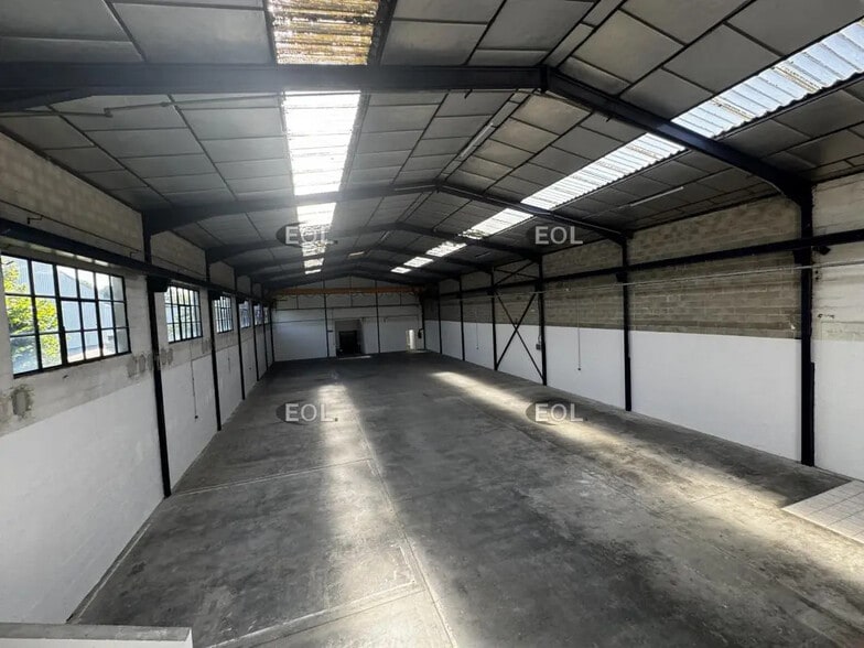 Local d’activités dans Morangis à louer - Photo de l’immeuble – Image 2 sur 4