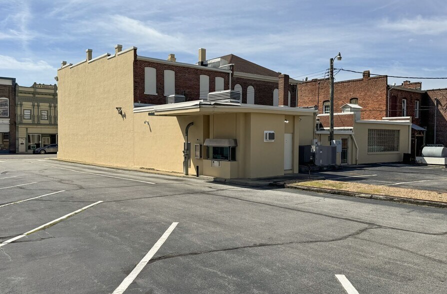 116 W Carolina Ave, Crewe, VA à vendre - Photo de l’immeuble – Image 2 sur 7
