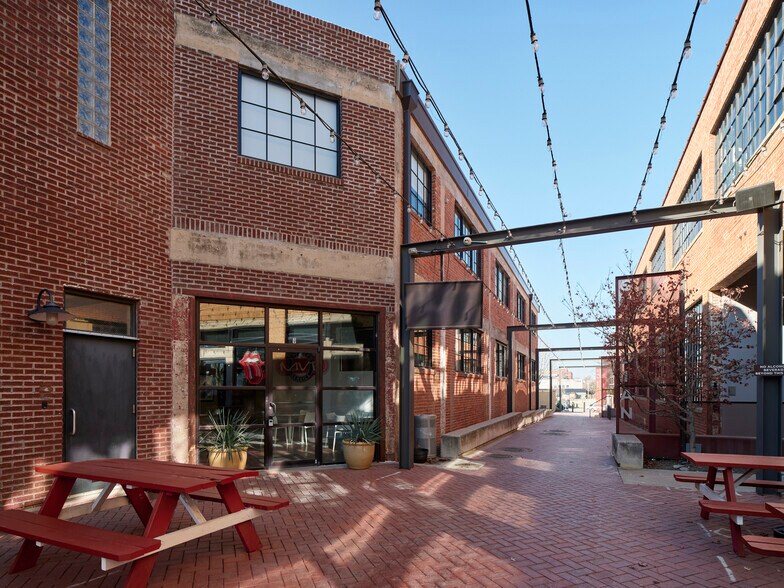 201 NW 10th St, Oklahoma City, OK à louer - Photo de l’immeuble – Image 3 sur 32