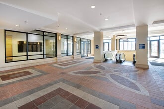 24149-25389 Cedar Rd, Lyndhurst, OH à louer Photo intérieure– Image 1 sur 9