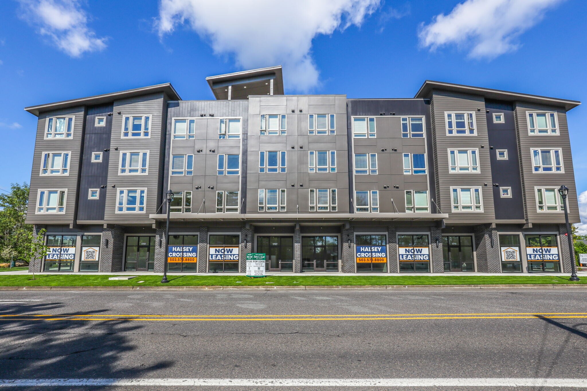 22025 NE Halsey St, Fairview, OR à louer Photo principale– Image 1 sur 34