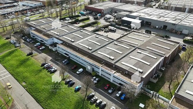 Plus de détails pour Local d'activités à louer