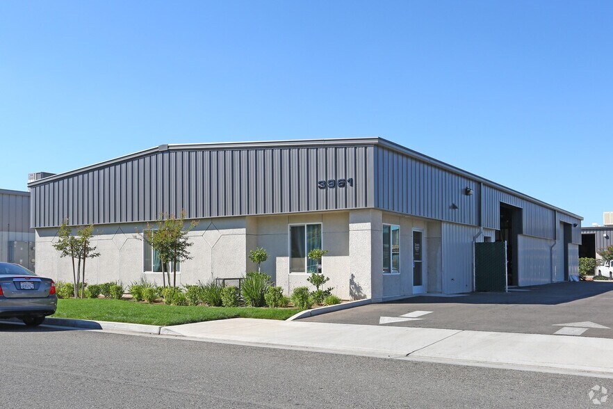 3961 N Ann Ave, Fresno, CA à louer - Photo de l’immeuble – Image 1 sur 17
