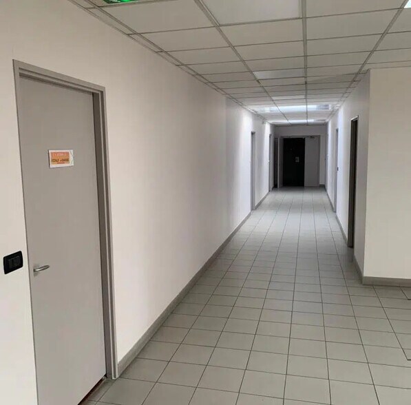 Bureau dans Aubagne à louer - Photo de l’immeuble – Image 3 sur 4