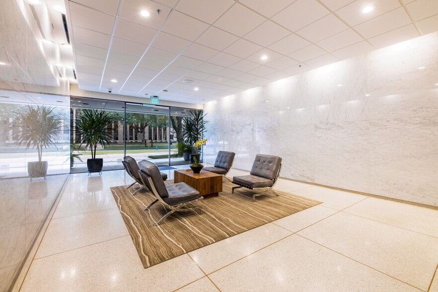 1775 St James Pl, Houston, TX à louer - Hall d’entrée – Image 3 sur 4