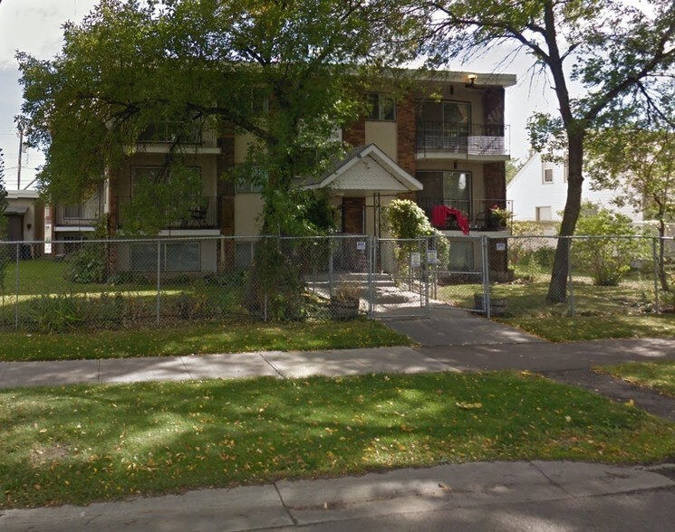 11729 90 NW St, Edmonton, AB à vendre - Photo de l’immeuble – Image 2 sur 3