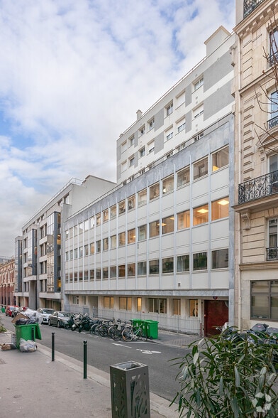 9 Rue Du Delta, Paris à louer - Photo de l’immeuble – Image 2 sur 13