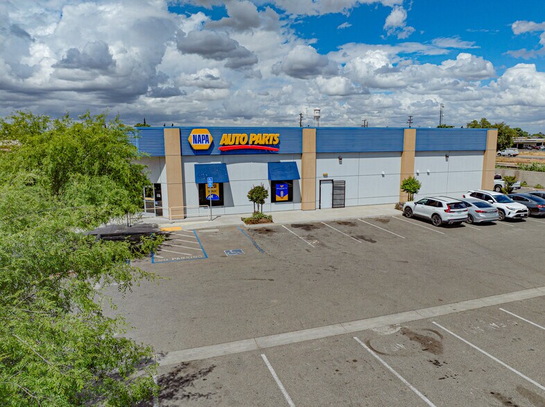 509 S Gateway Dr, Madera, CA à vendre - Photo de l’immeuble – Image 3 sur 6