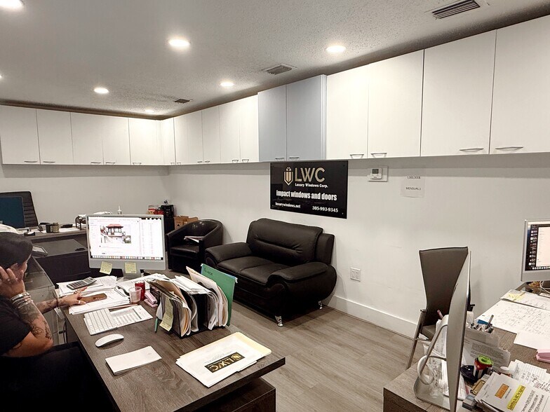 3580 NW 54th St, Miami, FL à louer - Photo de l’immeuble – Image 3 sur 8