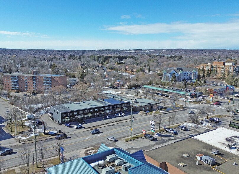 14810 Yonge St, Aurora, ON à vendre - Photo de l’immeuble – Image 2 sur 9