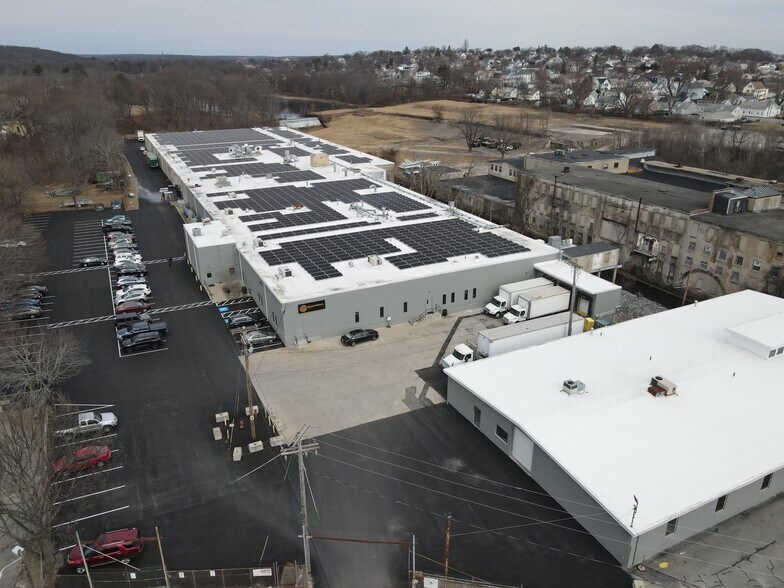 1425 Cranston St, Cranston, RI à louer - Photo de l’immeuble – Image 2 sur 7