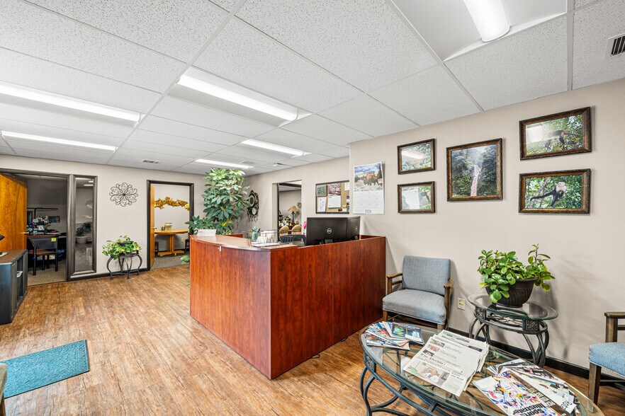 2410 Grand Ave, Pueblo, CO à vendre - Hall d’entrée – Image 3 sur 22