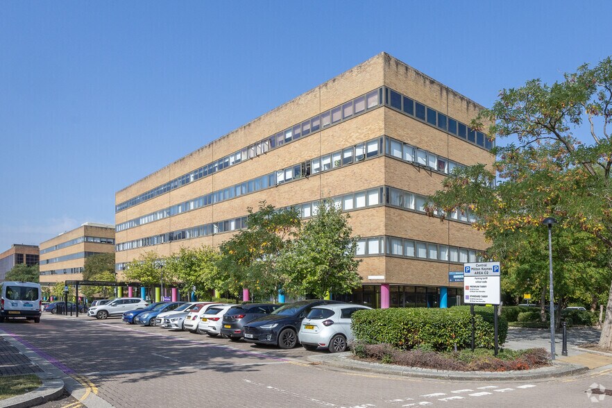 403-445 Midsummer Blvd, Milton Keynes à louer - Photo de l’immeuble – Image 3 sur 3